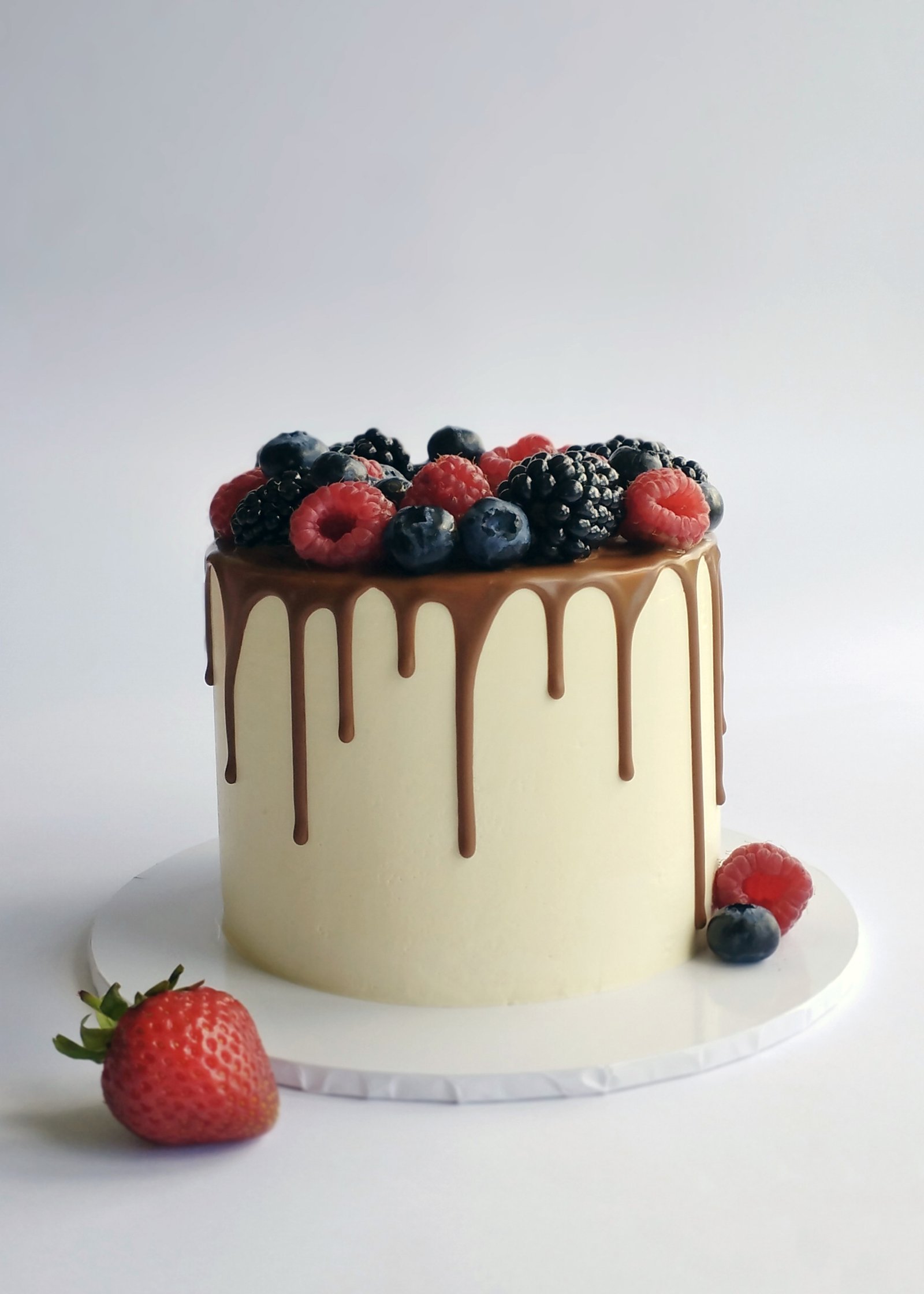 Chocolate_caramel_nuts__cake